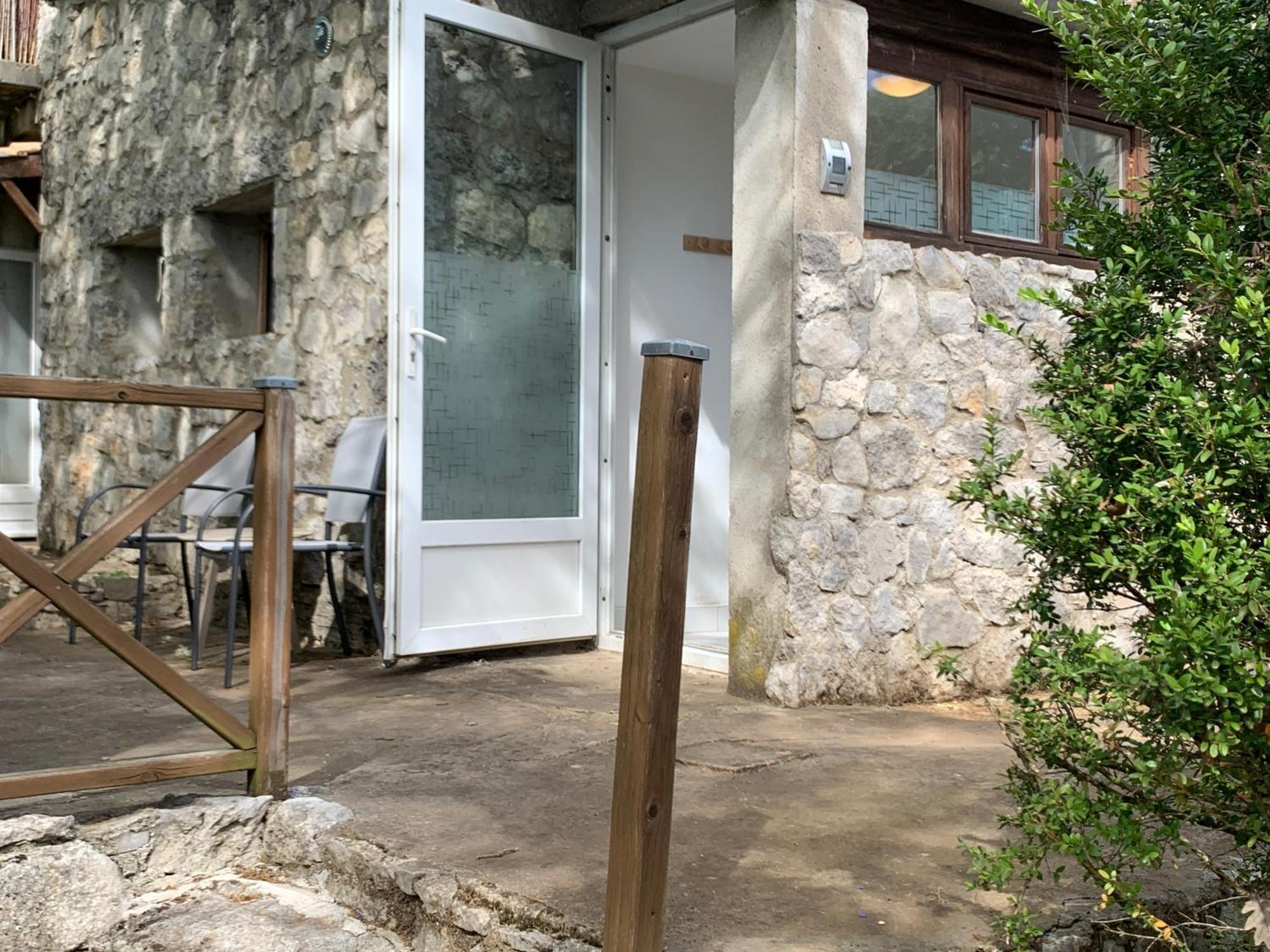 Gite Avec Piscine Privee Au Coeur D'Une Foret De Chenes Proche De Vallon Pont D'Arc Saint Alban Auriolles Exterior foto
